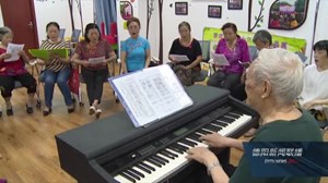 八旬退休教师的“社区音乐课堂”