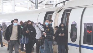 春运首日德阳火车站开行旅客列车90趟  较去年增加14趟