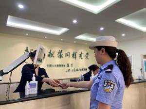 【5.5献血浆日】交警与你同行，捐献血浆为生命护航