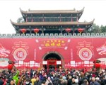 广汉：逾20万人体验传统民俗“拉保保”